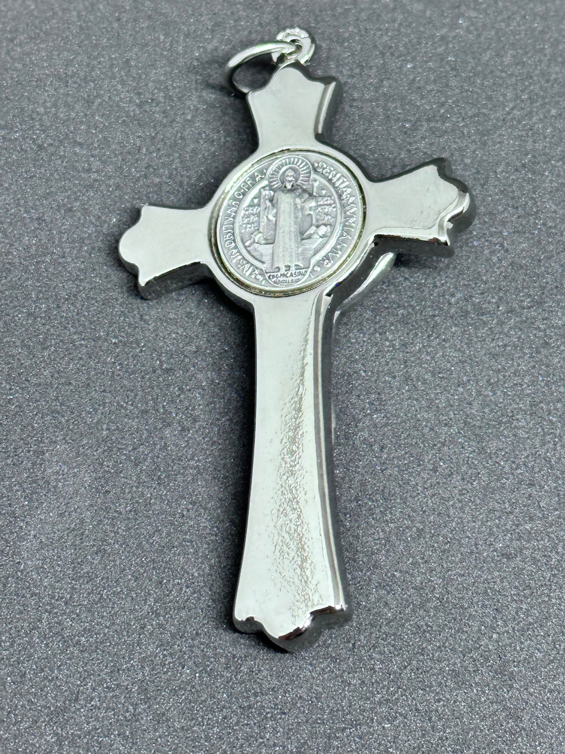 Croce argento con San Benedetto