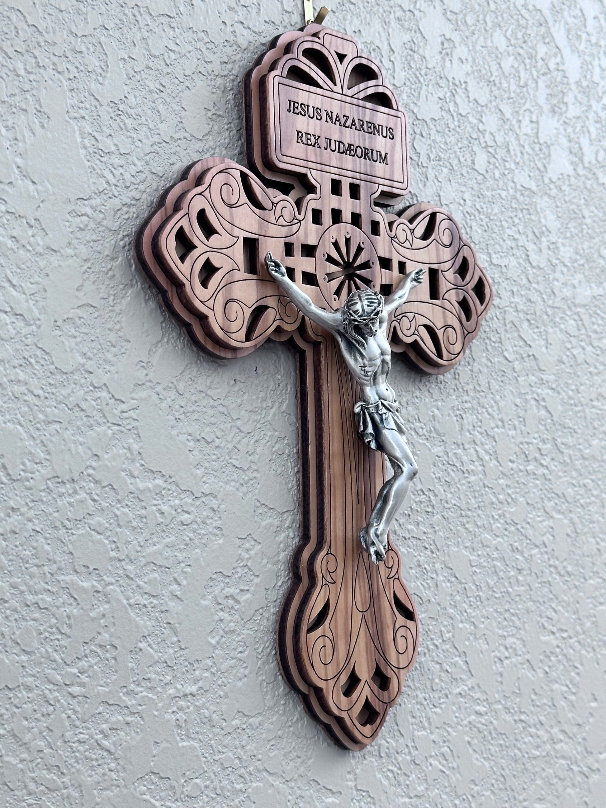 Cruz católica de 5 - Crucifijo de pared - Bendecido por el Papa a pedido